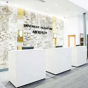 4* Hotel Sandman Signature &
